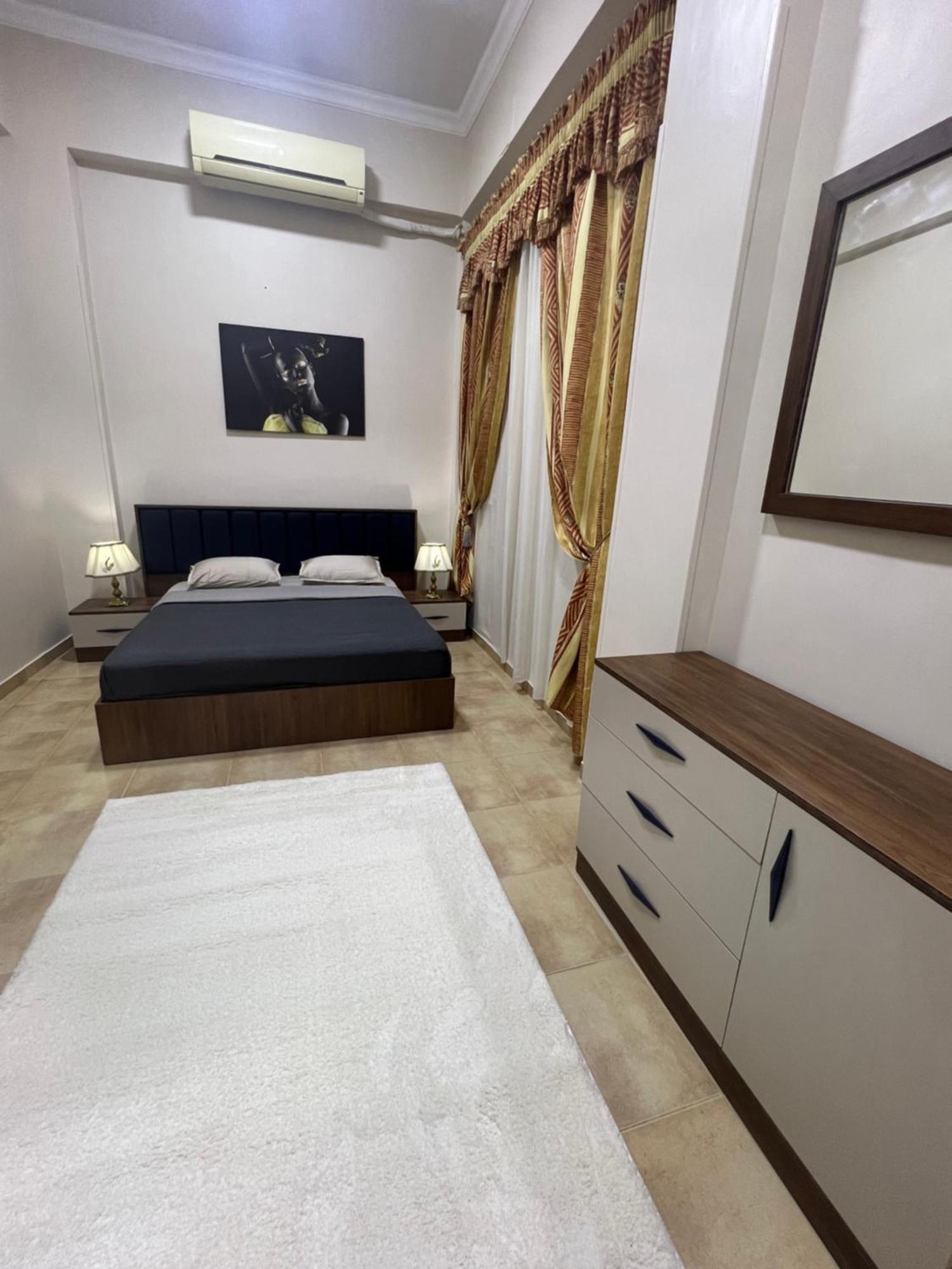Karnak Flats Apartament *