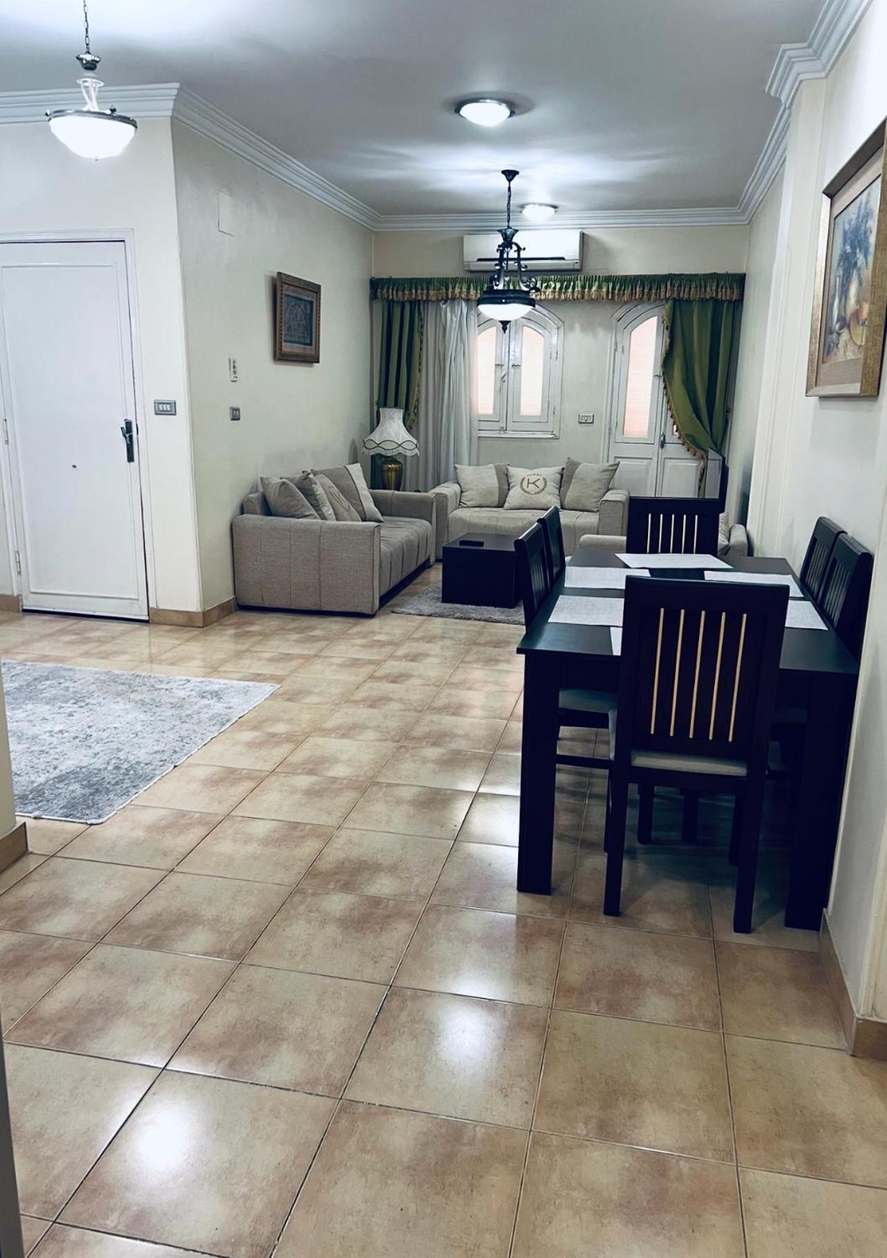 Karnak Flats Apartament *